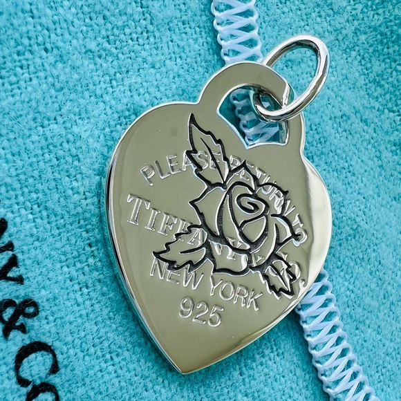 Return To Tiffany Rose Etched Heart Tag Charm/ Pendant - Picture 2 of 4